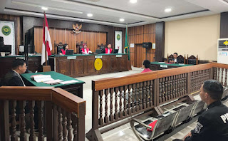 Polres Sanggau Kawal Sidang Perkara Pidana Terdakwa WF di Pengadilan Negeri Sanggau Polres Sanggau Kawal Sidang Perkara Pidana Terdakwa WF di Pengadilan Negeri Sanggau