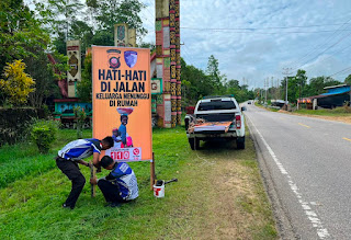 Satlantas Polres Sanggau Perkuat Kesadaran Berlalu Lintas, Banner Kamseltibcar Dipasang di Sejumlah Titik Strategis Satlantas Polres Sanggau Perkuat Kesadaran Berlalu Lintas, Banner Kamseltibcar Dipasang di Sejumlah Titik Strategis