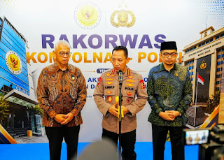 Kapolri di Rakorwas Kompolnas: Mitra Strategis untuk Pembenahan Polri Kapolri di Rakorwas Kompolnas: Mitra Strategis untuk Pembenahan Polri