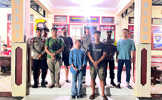 Polsek Sekayam Bongkar Dugaan Penyalahgunaan Pupuk Subsidi, Seorang Perempuan dan Truk Bermuatan 126 Karung Diamankan Polsek Sekayam Bongkar Dugaan Penyalahgunaan Pupuk Subsidi, Seorang Perempuan dan Truk Bermuatan 126 Karung Diamankan