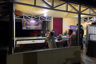 Nobar Piala Dunia 2026 di Entikong, Polsek Pererat Kedekatan dengan Warga Lewat Semangat Sepak Bola Nobar Piala Dunia 2026 di Entikong, Polsek Pererat Kedekatan dengan Warga Lewat Semangat Sepak Bola