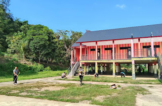 Sinergi Lintas Instansi Bersihkan Rumah Betang Bidayuh “Labak Nyeruh”, Sambut Pekan Gawai Dayak Perdana di Entikong Sinergi Lintas Instansi Bersihkan Rumah Betang Bidayuh “Labak Nyeruh”, Sambut Pekan Gawai Dayak Perdana di Entikong