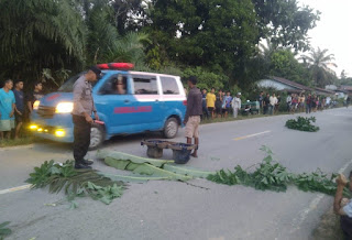 Anak Berusia 8 Tahun Meninggal Dunia dalam Kecelakaan di Tayan Hulu, Polisi Lakukan Penanganan dan Olah TKP Anak Berusia 8 Tahun Meninggal Dunia dalam Kecelakaan di Tayan Hulu, Polisi Lakukan Penanganan dan Olah TKP