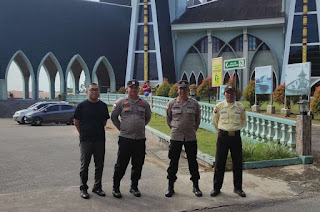 Hadir untuk Melayani, Polres Sanggau Jaga Kondusivitas Ibadah Minggu di Kota Sanggau Hadir untuk Melayani, Polres Sanggau Jaga Kondusivitas Ibadah Minggu di Kota Sanggau