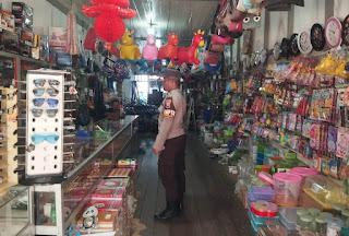 Hadir di Tengah Masyarakat, Patroli Perintis Kota Polsek Tayan Hilir Jaga Kondusivitas Wilayah Hadir di Tengah Masyarakat, Patroli Perintis Kota Polsek Tayan Hilir Jaga Kondusivitas Wilayah