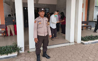 Polsek Tayan Hilir Hadir Jaga Kekhusyukan Ibadah Minggu di Gereja Gepembri Tayan Polsek Tayan Hilir Hadir Jaga Kekhusyukan Ibadah Minggu di Gereja Gepembri Tayan