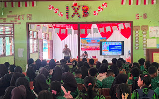 Edukasi Keselamatan Jalan Warnai MPLS SMPN 3 Entikong Bersama Polsek Entikong Edukasi Keselamatan Jalan Warnai MPLS SMPN 3 Entikong Bersama Polsek Entikong