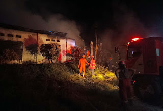 Kebakaran Hanguskan Rumah Warga di Semuntai, Kerugian Ditaksir Capai Rp700 Juta Kebakaran Hanguskan Rumah Warga di Semuntai, Kerugian Ditaksir Capai Rp700 Juta