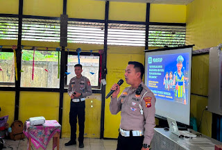 Tanamkan Disiplin Sejak Dini, Satlantas Sanggau Edukasi Pelajar SMAN 1 soal Tertib Berlalu Lintas Tanamkan Disiplin Sejak Dini, Satlantas Sanggau Edukasi Pelajar SMAN 1 soal Tertib Berlalu Lintas