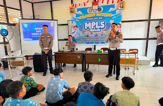 Satlantas Polres Sanggau Ajak Generasi Muda Menjadi Pelopor Keselamatan Berlalu Lintas Satlantas Polres Sanggau Ajak Generasi Muda Menjadi Pelopor Keselamatan Berlalu Lintas