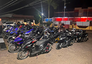 Polsek Sekayam Tertibkan Knalpot Brong, Puluhan Kendaraan Terjaring Demi Jaga Kenyamanan Masyarakat Polsek Sekayam Tertibkan Knalpot Brong, Puluhan Kendaraan Terjaring Demi Jaga Kenyamanan Masyarakat