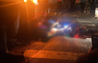 Kecelakaan Maut di Depan Masjid Ar-Rahman Sosok, Pengendara Sepeda Motor Tewas Setelah Bertabrakan dengan Truk Tangki Pertamina Kecelakaan Maut di Depan Masjid Ar-Rahman Sosok, Pengendara Sepeda Motor Tewas Setelah Bertabrakan dengan Truk Tangki Pertamina