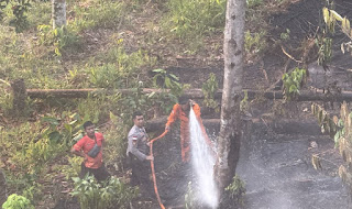 Gerak Cepat Padamkan Karhutla, Sat Samapta Polres Sanggau Bersama Tim Gabungan Turun ke Lokasi Gerak Cepat Padamkan Karhutla, Sat Samapta Polres Sanggau Bersama Tim Gabungan Turun ke Lokasi