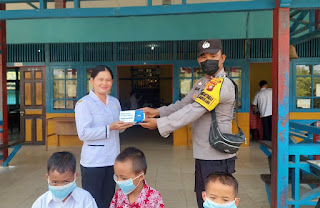 Antisipasi Dampak Kemarau, Polsek Jangkang Bagikan Masker kepada Pelajar Antisipasi Dampak Kemarau, Polsek Jangkang Bagikan Masker kepada Pelajar
