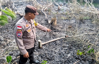 Polsek Sekayam Verifikasi Titik Hotspot, Pastikan Api Padam dan Tak Meluas Polsek Sekayam Verifikasi Titik Hotspot, Pastikan Api Padam dan Tak Meluas